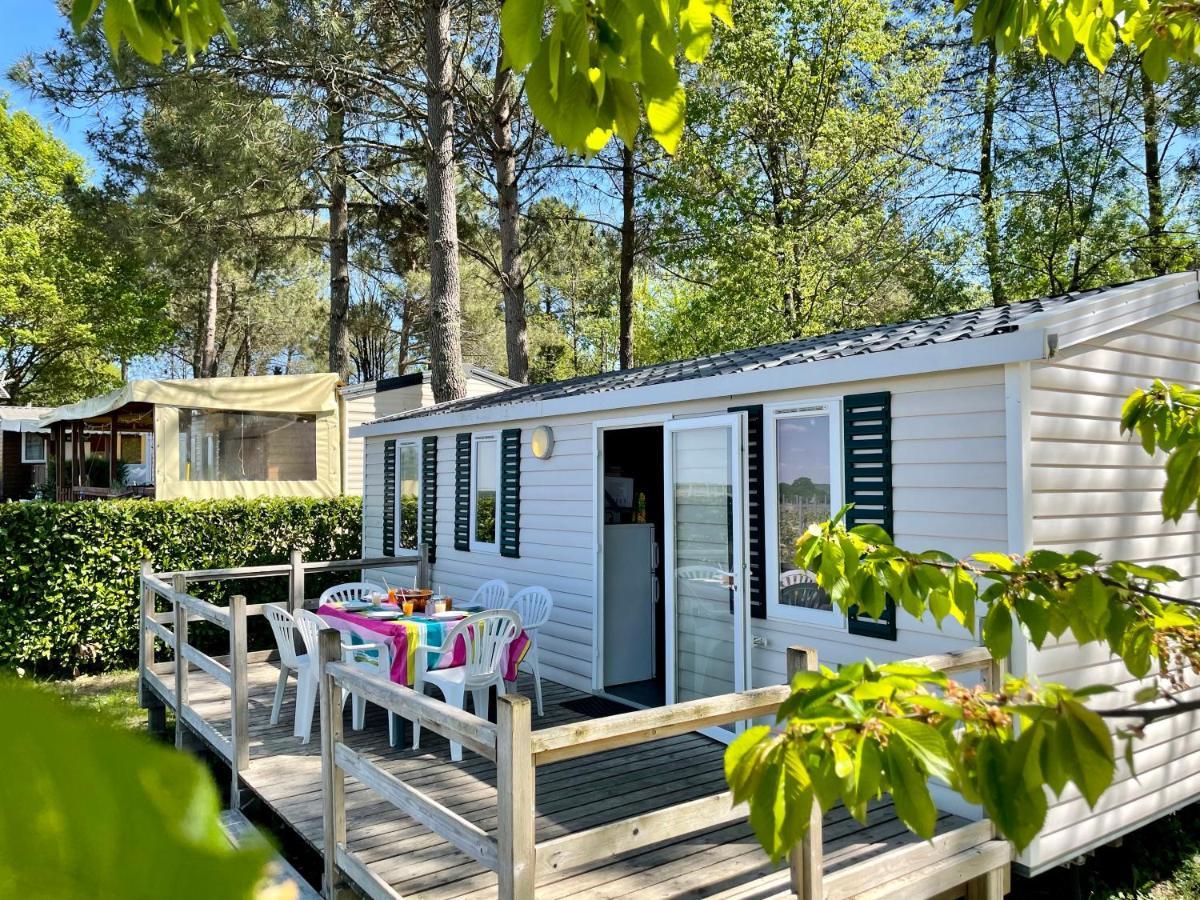 Camping Le Pressoir Petit-Palais-et-Cornemps Buitenkant foto