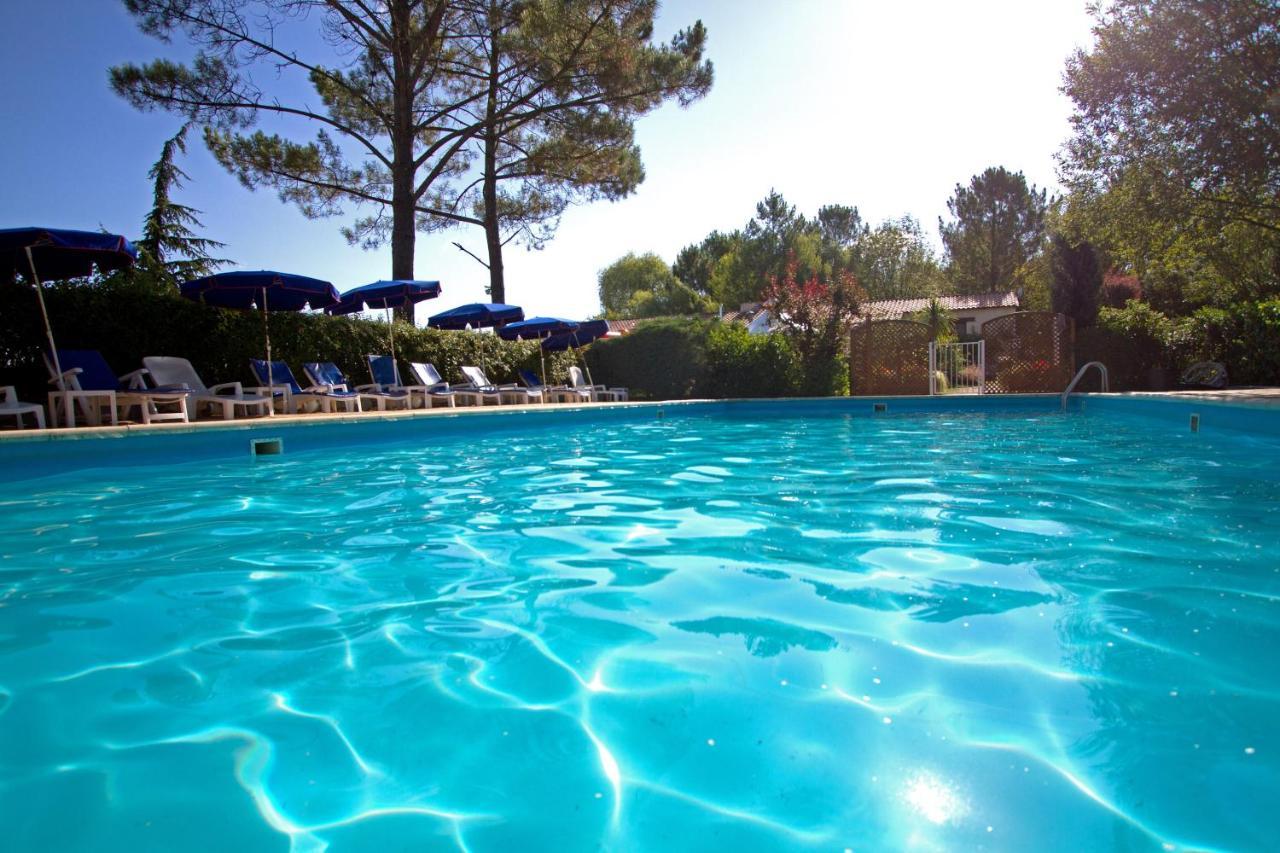 Camping Le Pressoir Petit-Palais-et-Cornemps Buitenkant foto